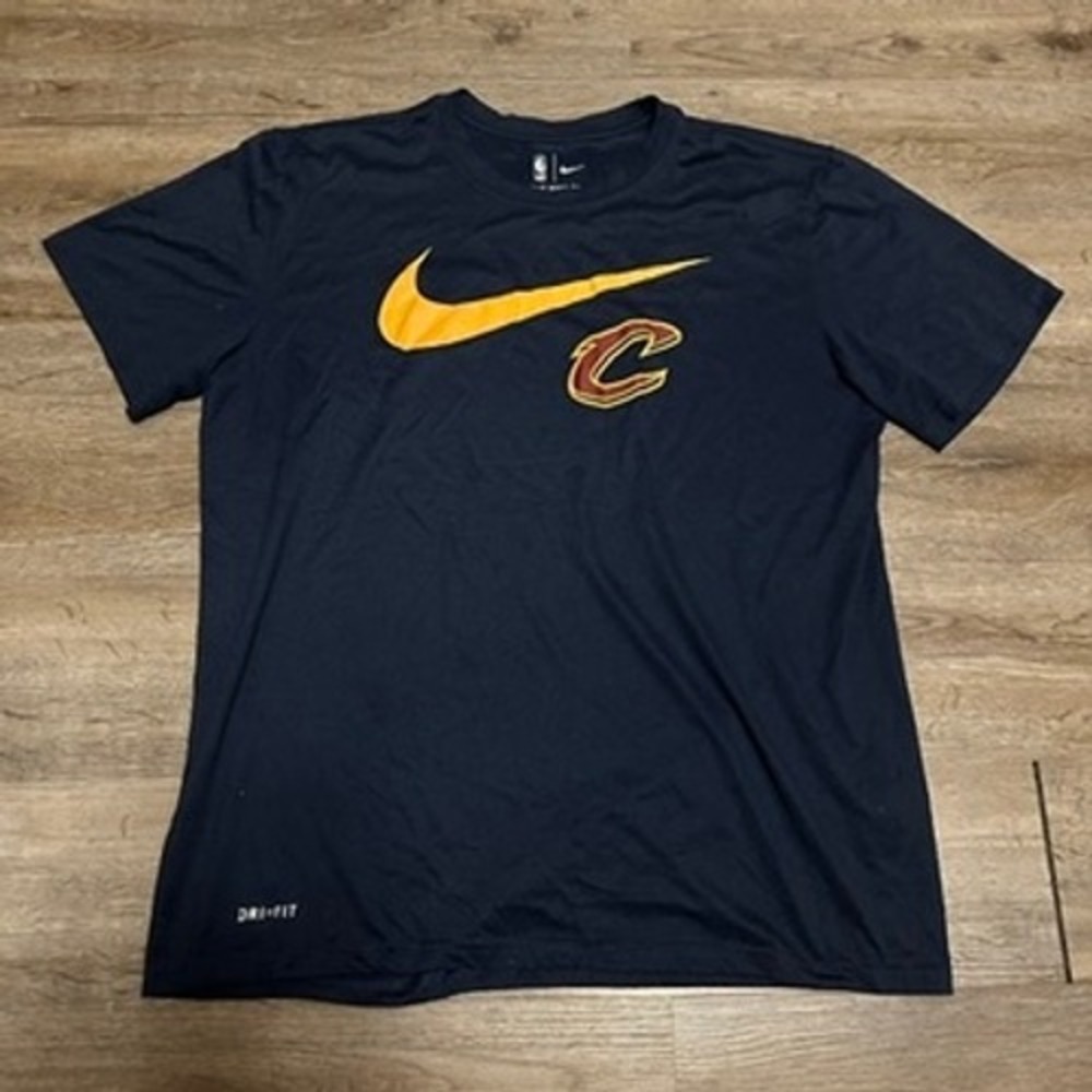 Nike Cleveland Cavaliers NBA Dri-FIT T-Shirt Mens Large Navy Blue Athletic Cut